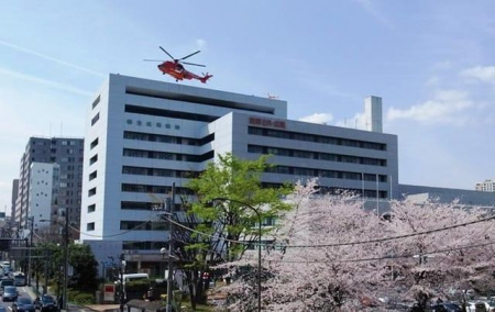 周辺環境　東京都立広尾病院 徒歩8分。 640m