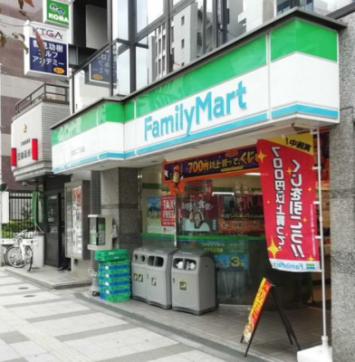 周辺環境　ファミリーマート三田二丁目店 徒歩1分。 80m