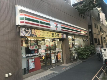 周辺環境　セブンイレブン新宿水道町店 徒歩5分。 340m
