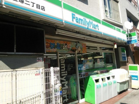 周辺環境　ファミリーマート笹塚二丁目店 徒歩3分。 220m