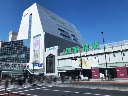 周辺環境　新宿駅(JR 埼京線) 徒歩13分。 970m