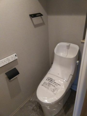 トイレ　-