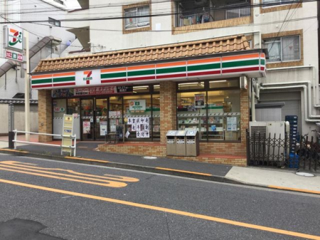 周辺環境　セブンイレブン新宿喜久井町店 徒歩2分。 150m