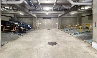 駐車場　-