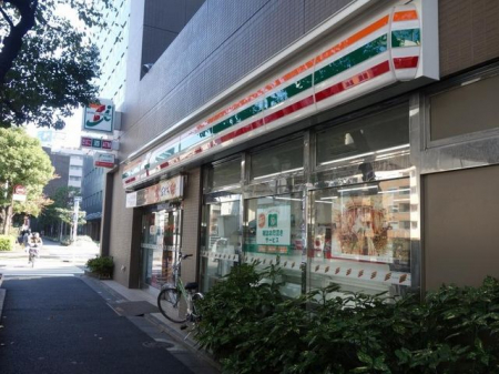 周辺環境　セブンイレブン新宿水道町中央店 徒歩2分。 140m