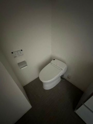 トイレ　【トイレ】シンプルなトイレスペース。