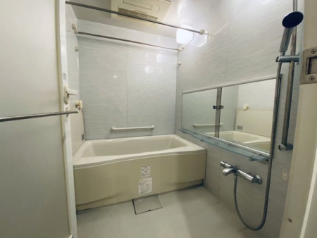 浴室　【バス】浴槽で毎日リフレッシュできます。浴室暖房換気乾燥機付きで快適にお使いいただけます。
