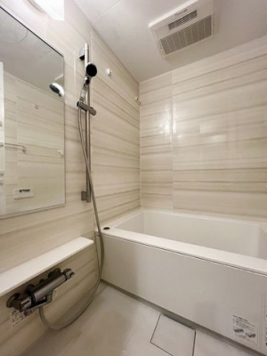 浴室　【バス】ゆとりのある浴槽で毎日リフレッシュできます
