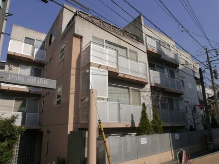 現地外観写真　【外観】目黒区青葉台に立地する低層アパートメント