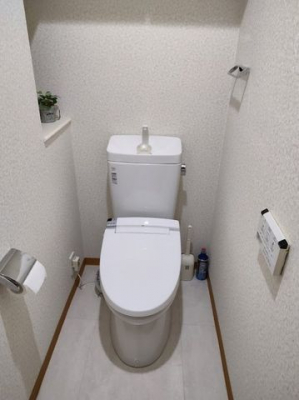トイレ　【トイレ】シンプルで使いやすいトイレスペース。