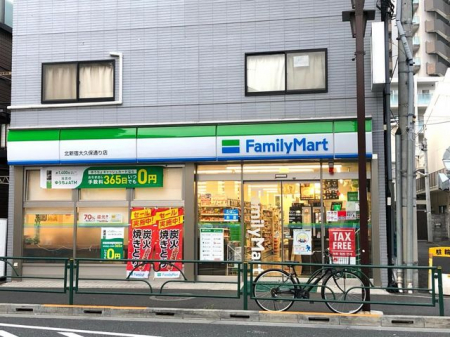 周辺環境　ファミリーマート北新宿大久保通り店 徒歩3分。 170m