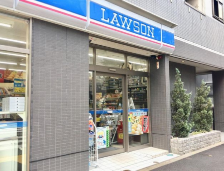 周辺環境　ローソン新宿下落合四丁目店 徒歩7分。 530m