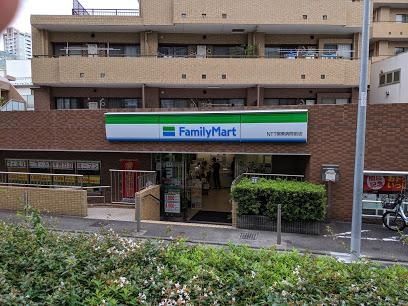 周辺環境　ファミリーマートNTT関東病院前店 徒歩6分。 450m