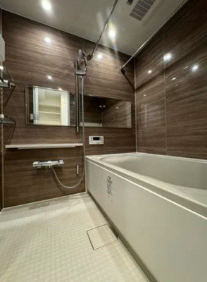 浴室　【バス】ゆとりのある浴槽で毎日リフレッシュできます