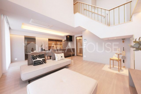 ���r���O�@20���̃��r���O�͐��������ŊJ�����̂���L�X�Ƃ�����Ԃł��B