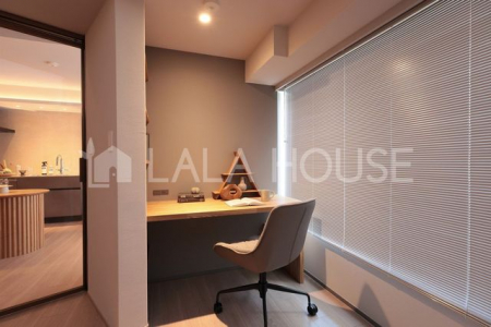 ���̑����ρ@�e�����[�N�̕��Ƀs�b�^���̃f�X�N�X�y�[�X