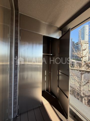 ���[�@�o���R�j�[�ɐ�p�g�����N���[������