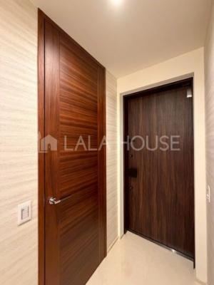 �o���R�j�[�@���ւɂ̓V���[�Y�C���N���[�[�b�g����