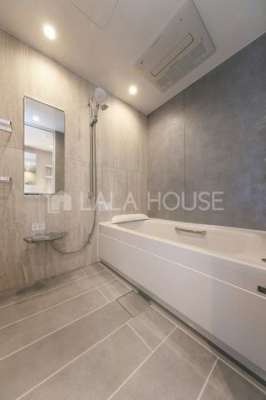 �����@�O���C�b�V���Ɏd�グ���o�X���[���B�����̂΂��Ă��낰������̋�Ԃł��B