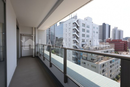 �o���R�j�[�@7�K��8�K�ɂ��ꂼ�������o���R�j�[���t�݁�