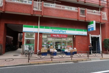 ���ӊ��@�t�@�~���[�}�[�g���ΐ�䂽�č�X �k��3���B 210m