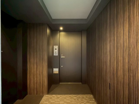 ���ց@-