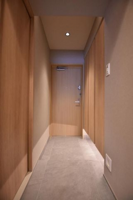 ���ց@-