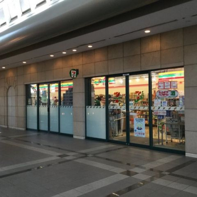 ���ӊ��@�Z�u���C���u���V���F�V�[�t�H�[�g�X�N�G�A�X �k��12���B 900m