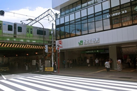 周辺環境　新大久保駅(JR 山手線) 徒歩8分。 780m